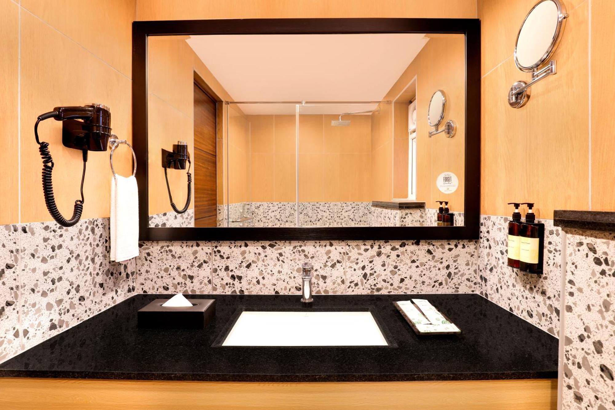 Lemon Tree Suites, Whitefield, Bengaluru Esterno foto